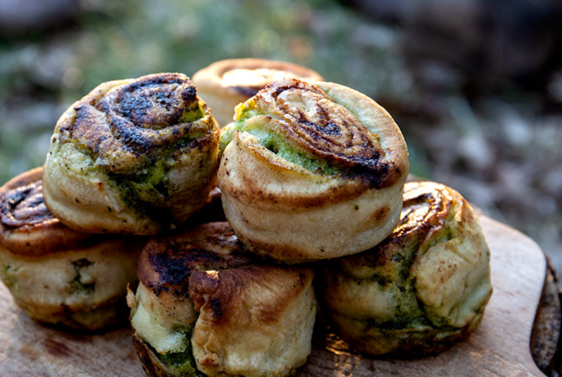 Opskrift: Lav lækre ramsløgsbrød over bål 